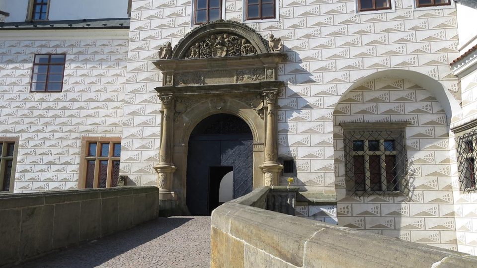 Vchod do pardubického zámku