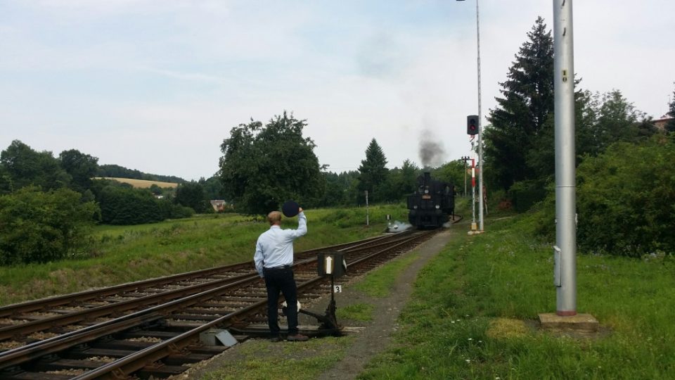 Houká, píská, kouří a fascinuje děti i dospělé: Parní lokomotivy jezdily o víkendu v Českém ráji