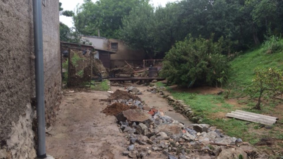 Týn nad Vltavou uklízí a sčítá škody po ničivém přívalovém dešti