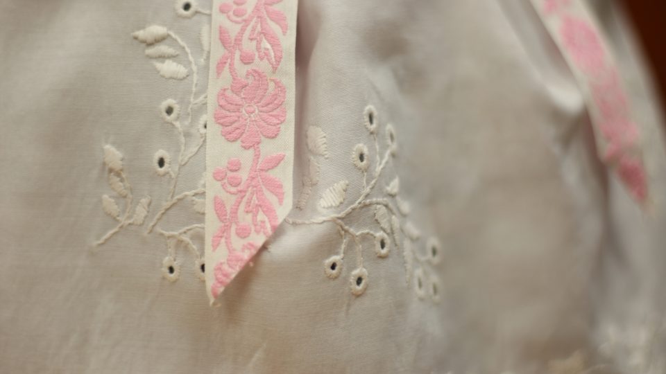 Panenka, detail, sukně