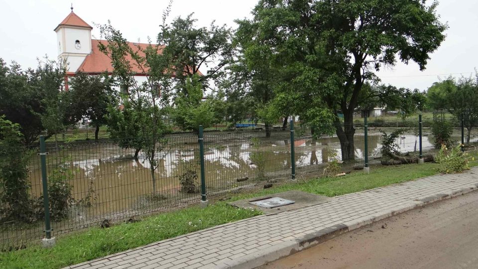 Likvidace následků přívalového deště v Třebomi na Opavsku