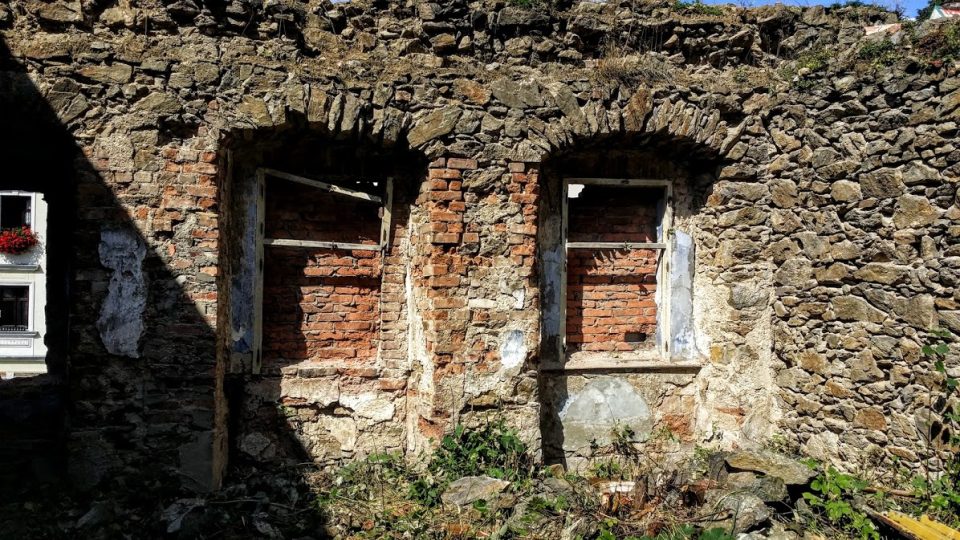 Z ruiny této historické budovy chce Krupka vybudovat Centrum středověkého hornictví