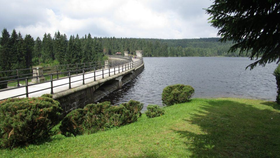 Přehrada nad Bedřichovem v Jizerských horách je nejvýše položená v Čechách