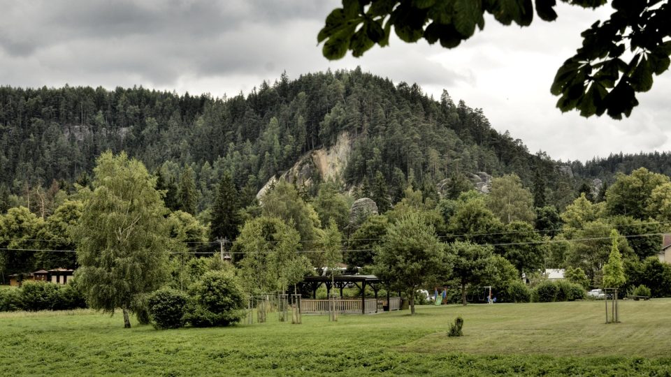 Výhled na Adršpašské skály z naučné stezky