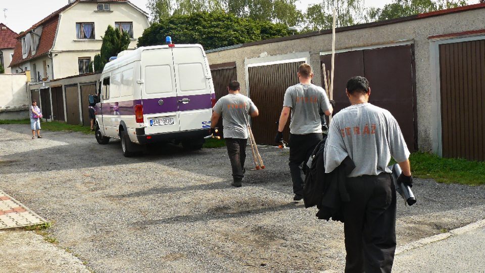 Vězni ze Stráže pod Ralskem pomáhají s údržbou zeleně v České Lípě