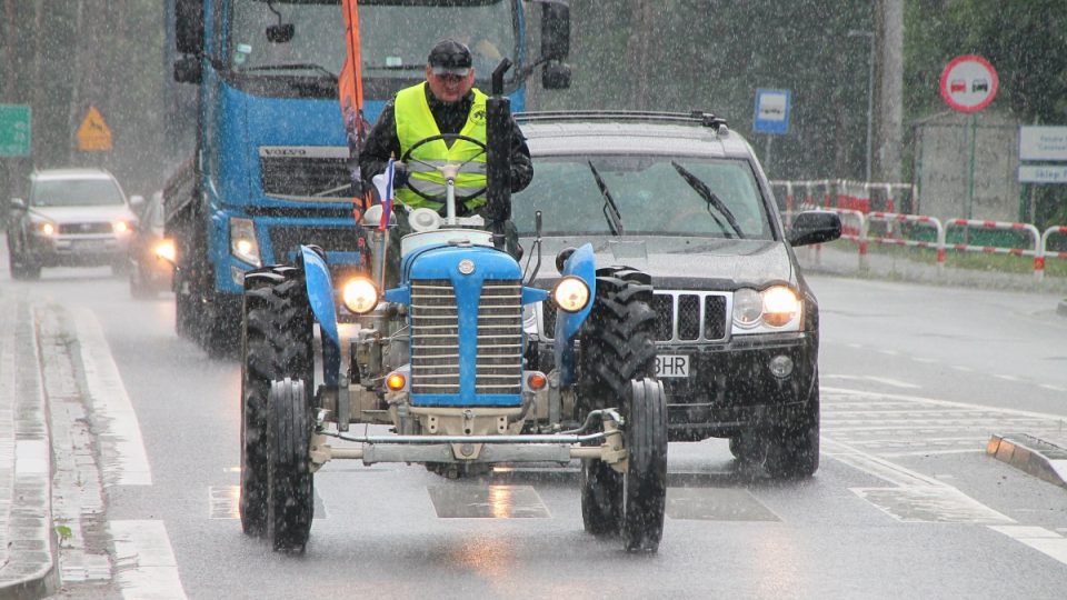 Zetor 25 s Martinem Havelkou v dešti