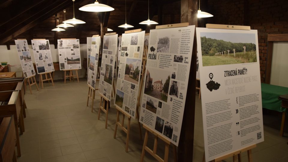 Expozice v podkroví hosti výstavu o nacistických lágrech na území Česka
