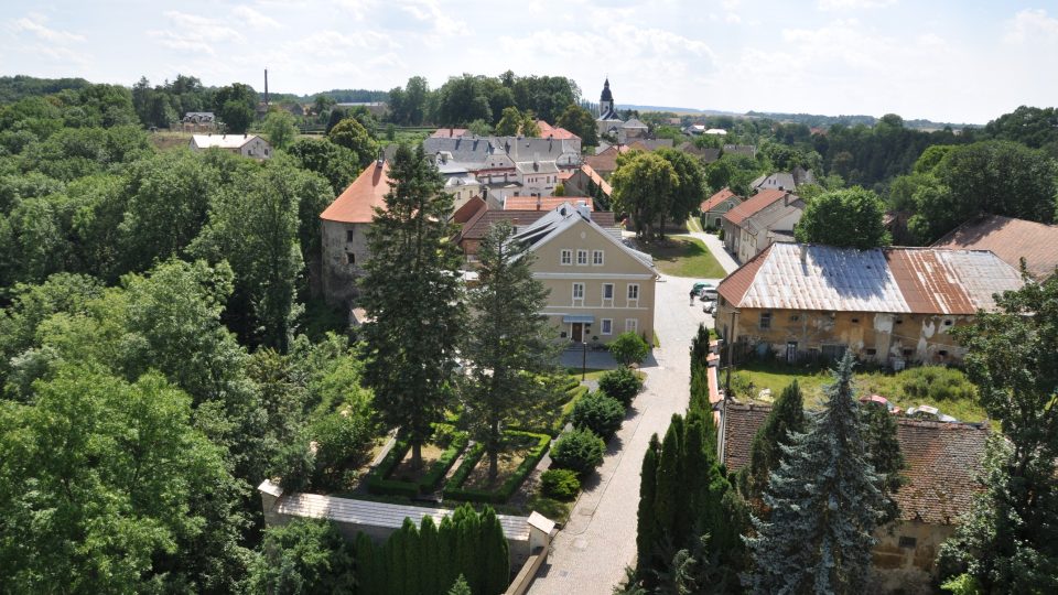 Pohled z věže hradu Rychmburk směrem do historického centra