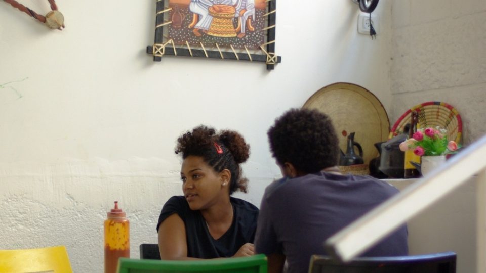 Etiopané se v Izraeli scházejí ve svých restauracích