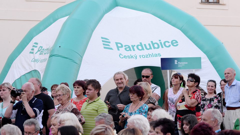 Program Českého rozhlasu Pardubice zaplnil zámecké nádvoří