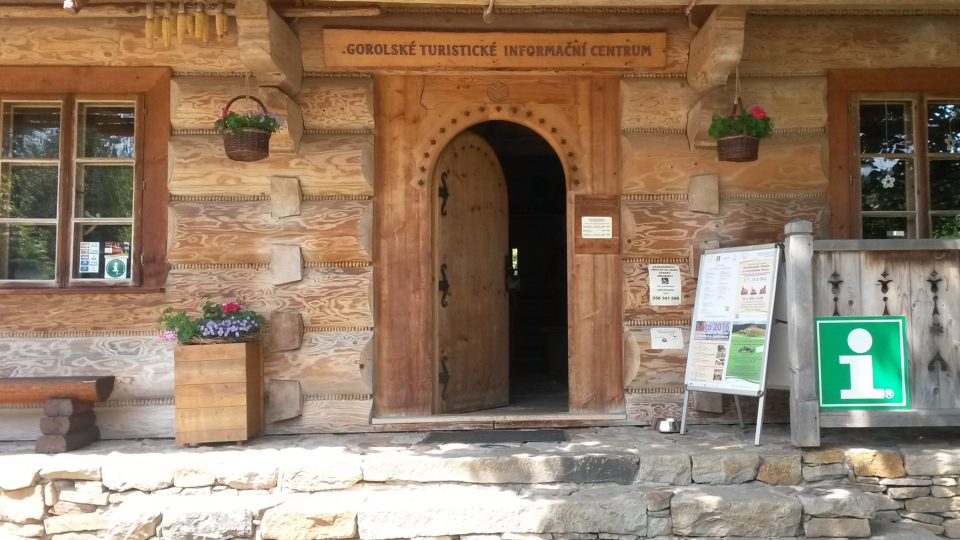 V novodobé dřevěnce sídlí Gorolské turistické informační centrum