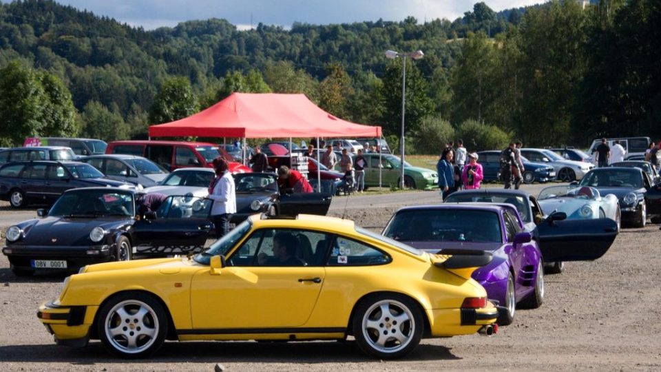 Do Liberce se sjely legendární sportovní vozy na největší český Porsche festival 