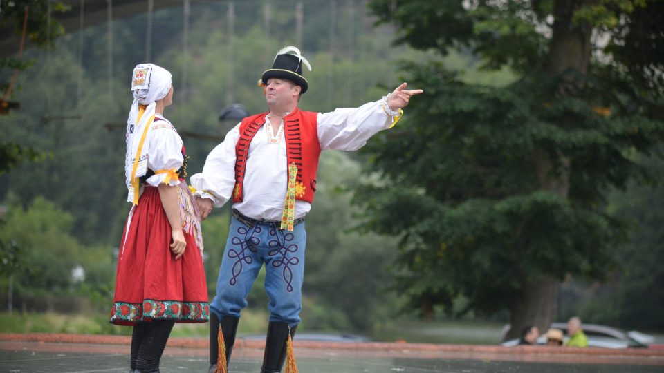 Obrazem z Karlovarského folklorního festivalu