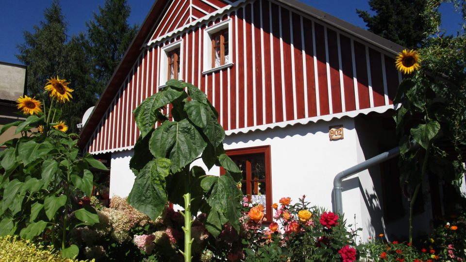 Současná podoba poznávacího okruhu Trávníky a jeho chaloupek je převážně z přelomu 18. a 19. století, většinou jsou to domky 200 až 250 let staré