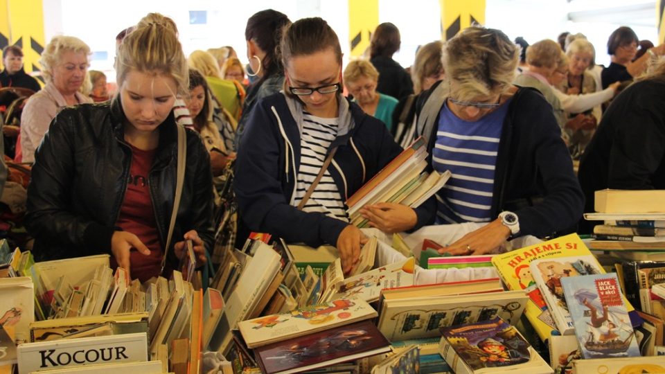 Na Kabelkovém veletrhu mohli lidé nově koupit i dětské knihy