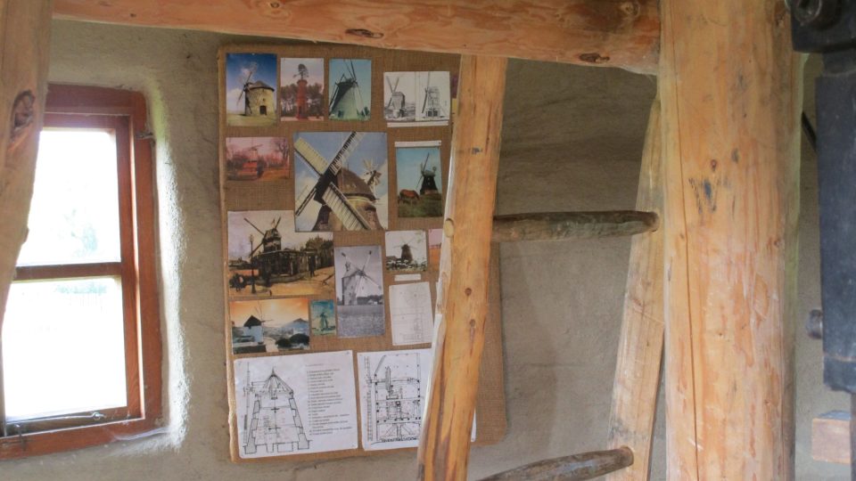 V Žijícím skanzenu v Jindřichovicích pod Smrkem stojí funkční unikátní větrný mlýn