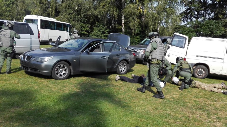 Ukázky výcviku služebních psů Celní správy ČR ve výcvikovém středisku v Heřmanicích na Liberecku