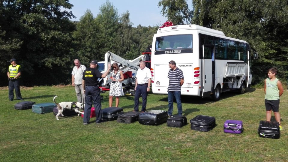 Ukázky výcviku služebních psů Celní správy ČR ve výcvikovém středisku v Heřmanicích na Liberecku