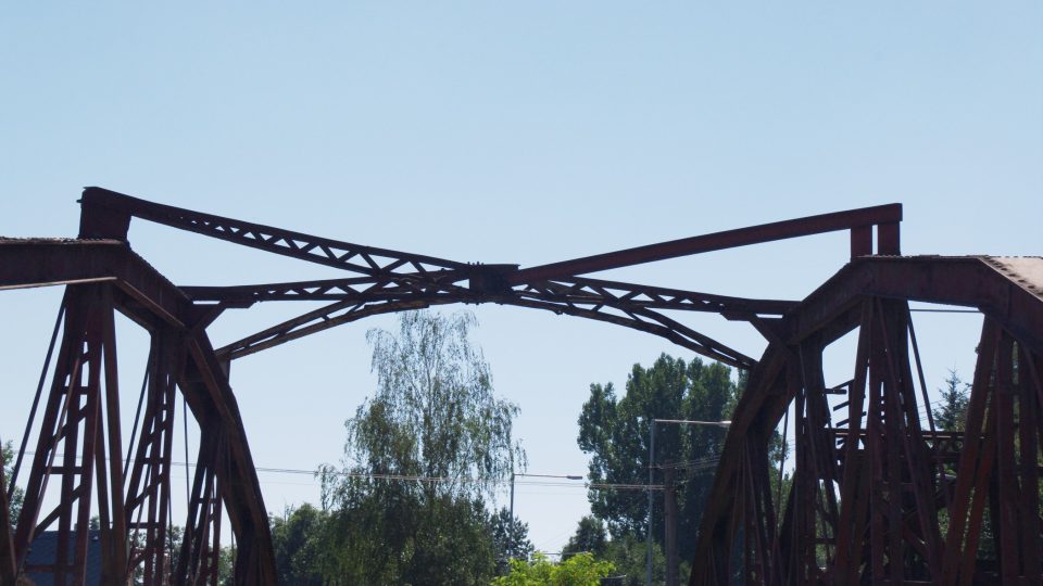 Netypické zavětrování moravičanského mostu