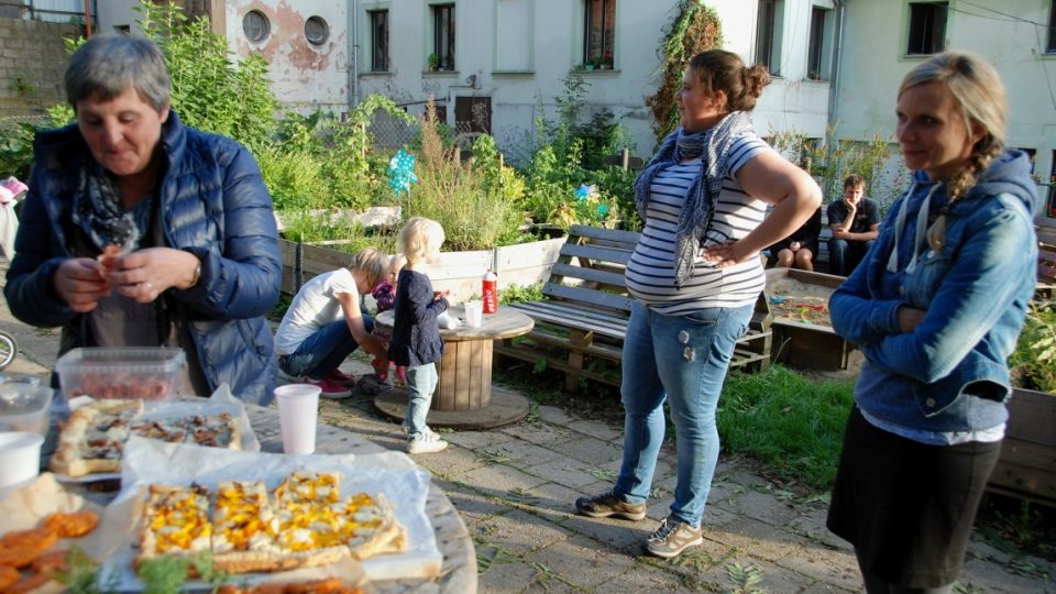 Podzimní piknik v liberecké komunitní zahradě