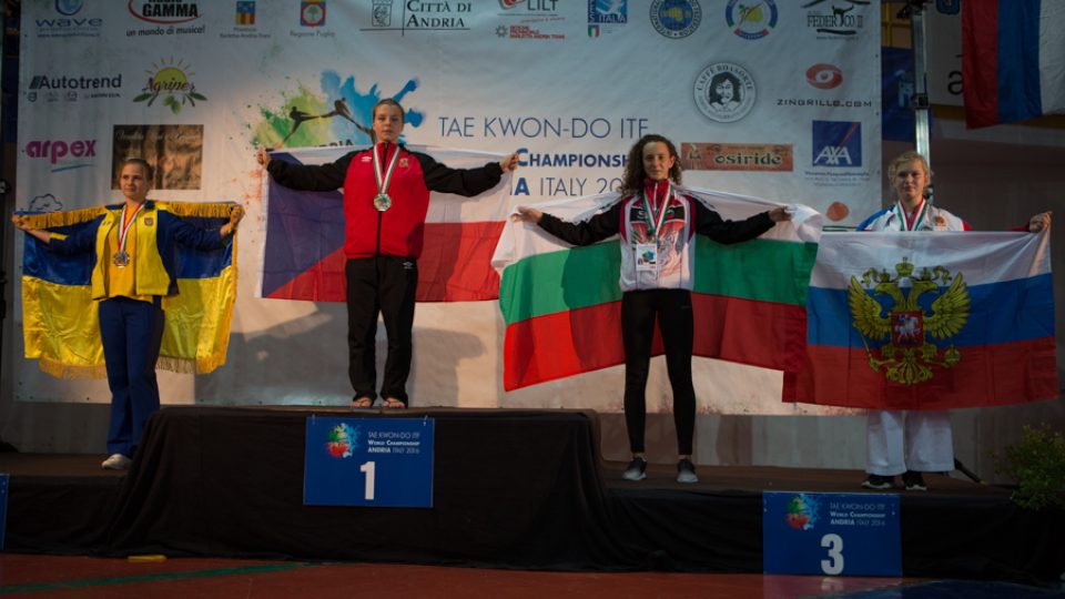 Anežka Čurdová na nejvyšší příčce na mistrovství světa v taekwon-do