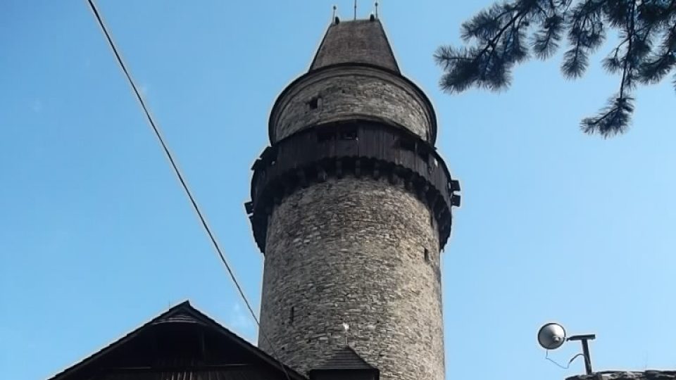 Dominantou města Štramberku v podhůří Beskyd je středověká kamenná věž, takzvaná Štramberská Trúba