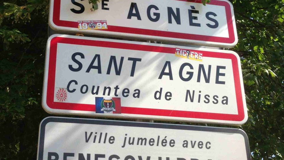 Do Saint Agnes často stoupají cyklisté připravující se na Tour de France