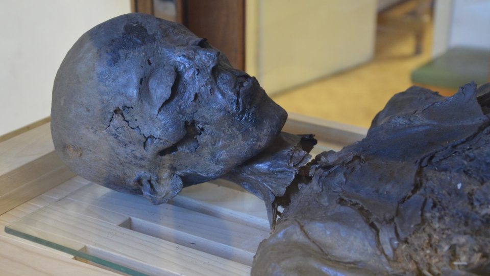 Jedna z mumií z lokality Dér el-Medína, žena, která před 3 tisíci lety byla určitě pohledná