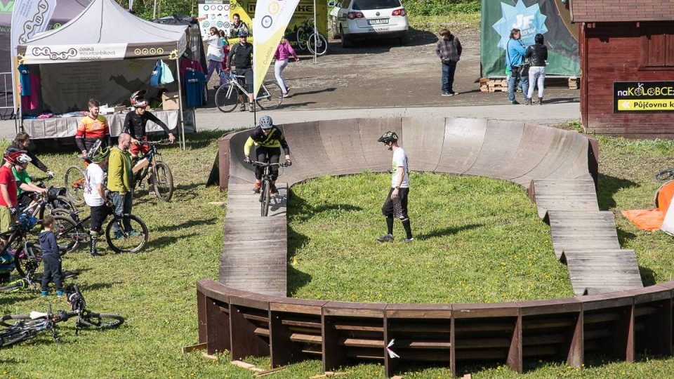 Na menším pumptreku  může jezdit většinou jen jeden cyklista