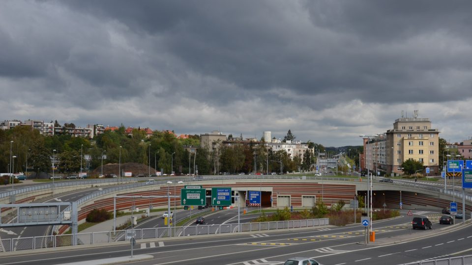 Dopravní uzel v Patočkově ulici, na pomezí Břevnova a Střešovic