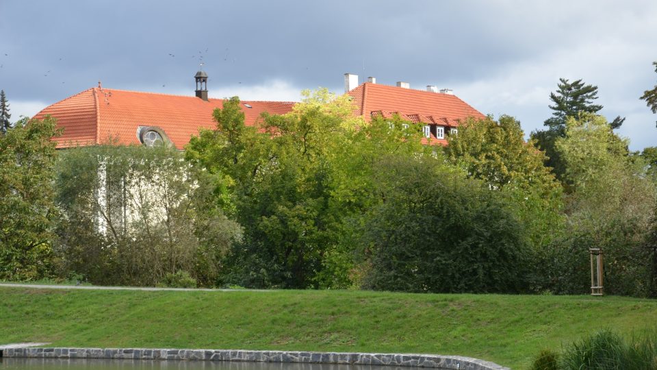 Usedlost Šlajferka, severní pás břevnovských usedlostí obklopuje soustava rybníčků