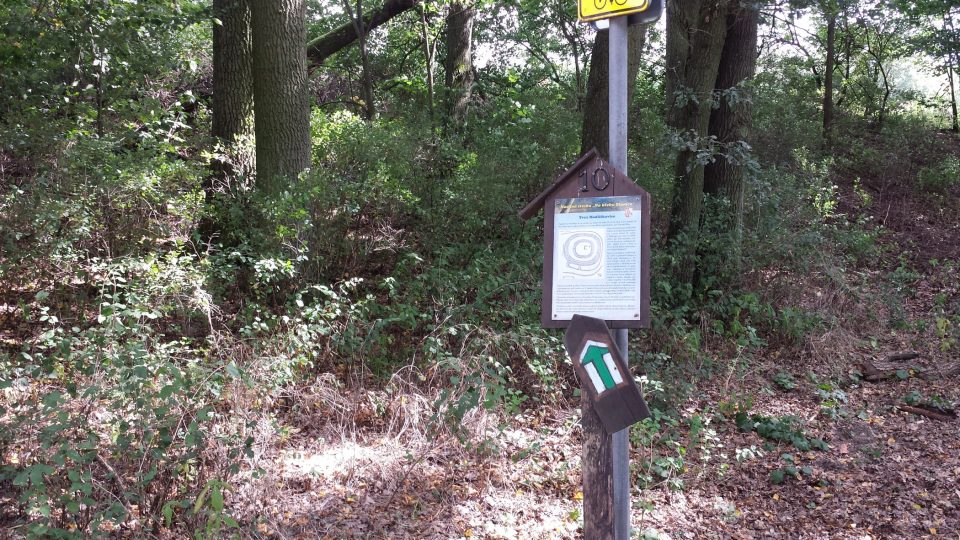 Naučná stezka je určená zdatným chodcům nebo cyklistům