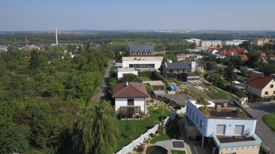 Pohled z nižší vyhlídkové plošiny, která je přibližně v jedné třetin