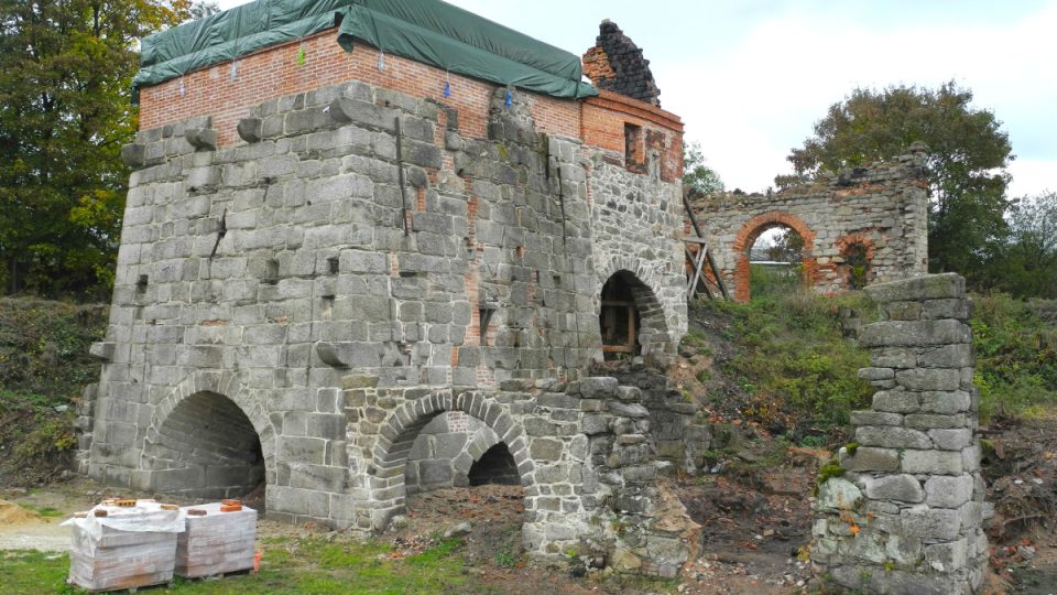 Historická vysoká pec v Šindelové na Sokolovsku