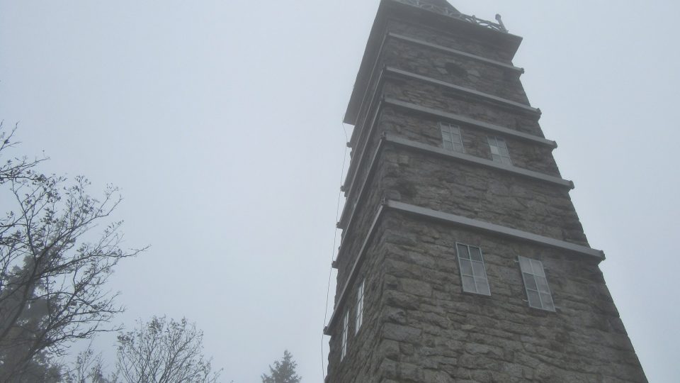 Vrchol rozhledny je přesně v 1000 metrech nad mořem