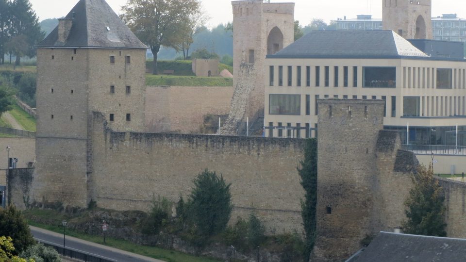 Václavova zeď je dlouhá téměř jeden kilometr