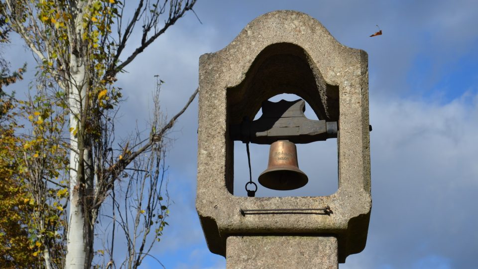 Zvonička u sadu Běžců