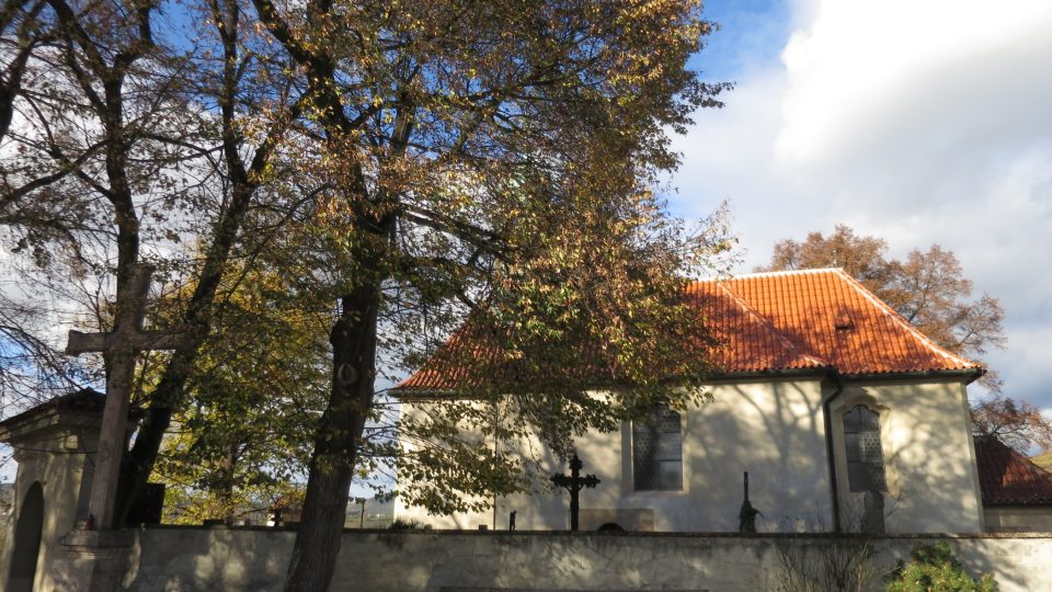 Kostel sv. Jana Nepomuckého stojí na místě původního kostela staroslovanského hradiště