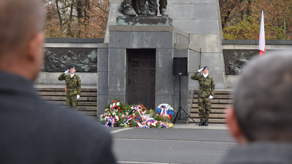 Setkání ke Dni veteránů v Komenského sadech