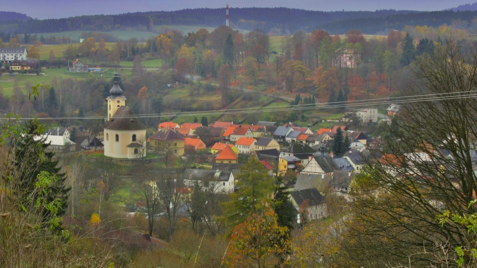 Městečko Úterý je vklíněné v romantickém údolíčku