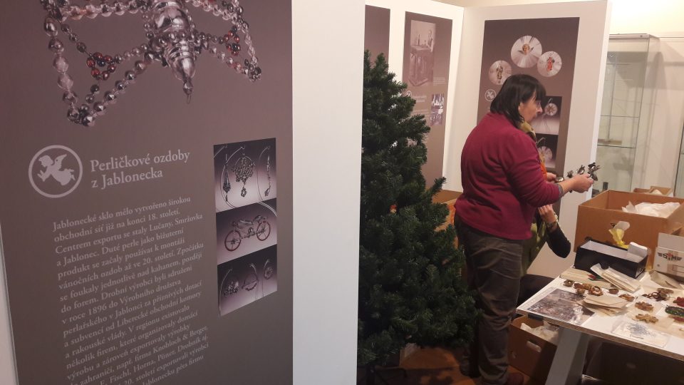 Výstava Historické vánoční ozdoby v Roztokách u Prahy 