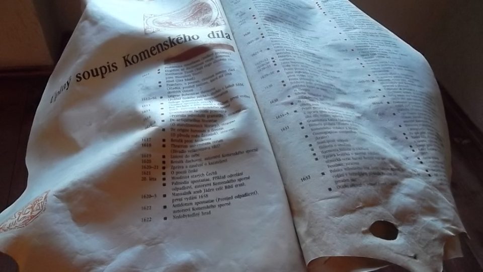 Kniha z kůže s vlastnoručním soupisem všech děl Komenského