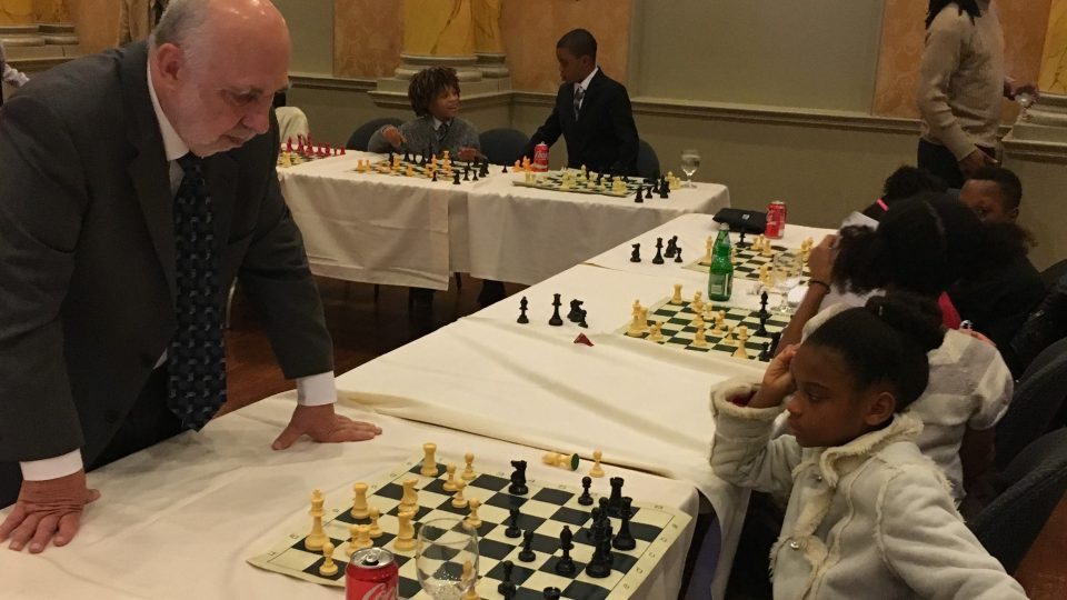 Není důležité za každou cenu vyhrát, ale aby byly šachy pro děti zábava, tvrdí Lubomír Kaválek