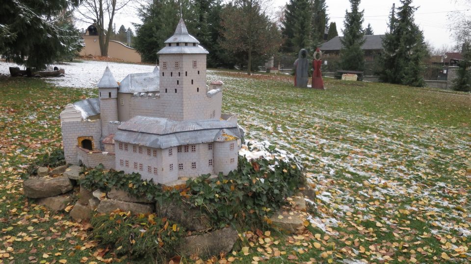 V Pohádkové zemi  je rozmístěno dvacet miniatur hradů a zámků