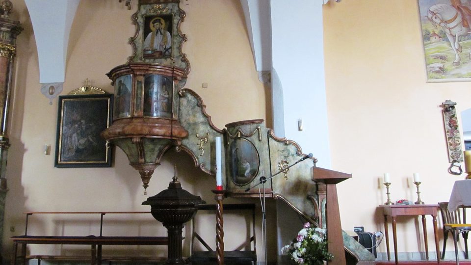 Kazatelna v kostele sv Markéty pochází ze 17 století