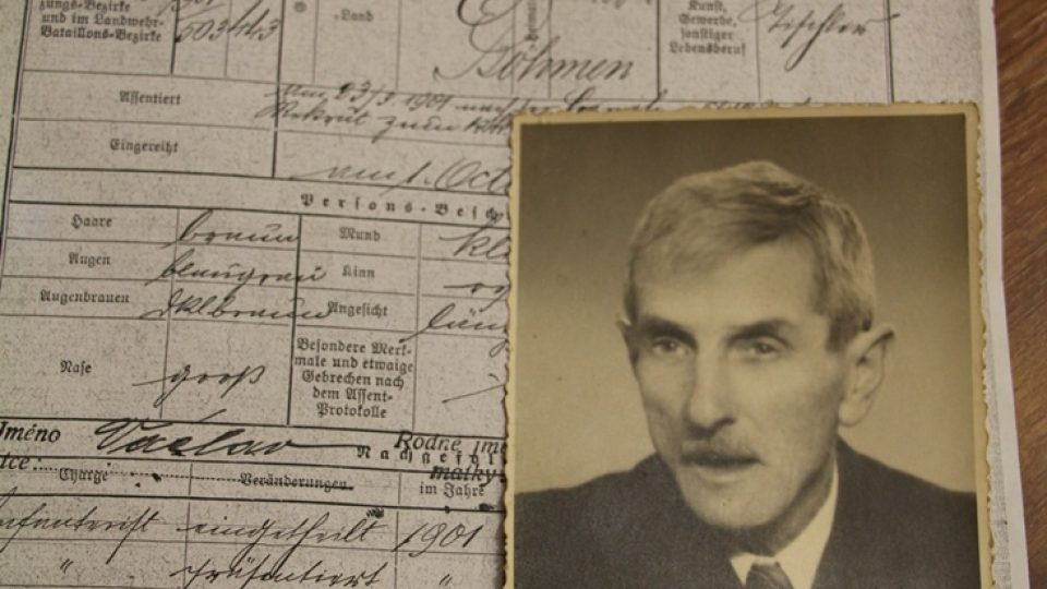 Fotografie Václava Jandy a dokumenty z Ústředního vojenského archivu, které poodhalují jeho válečný příběh