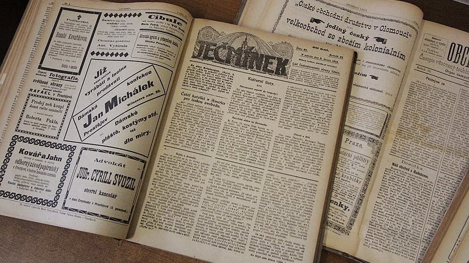 Snímky starých novin a periodik (ilustrační foto)