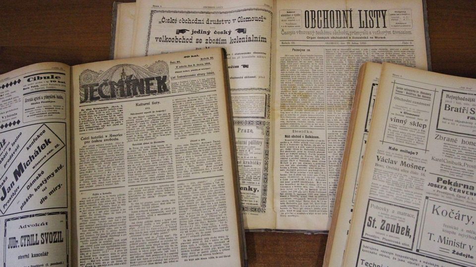 Snímky starých novin a periodik (ilustrační foto)