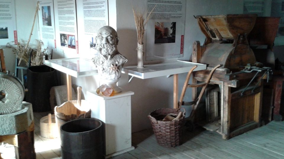 Muzeum Mlejn sídlí v Ostravě-Přívoze, v budově jednoho z bývalých mlýnů, najdete tam mimo jiné sbírku starých železných mlýnků a šrotovníků.