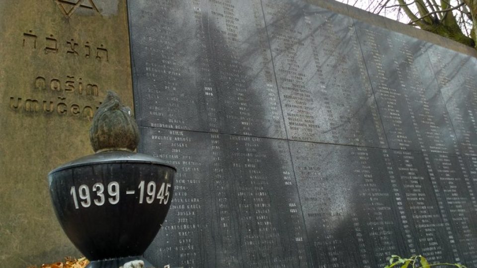 Památník obětem holocaustu na židovském hřbitově